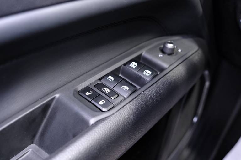 JEEP Compass 32