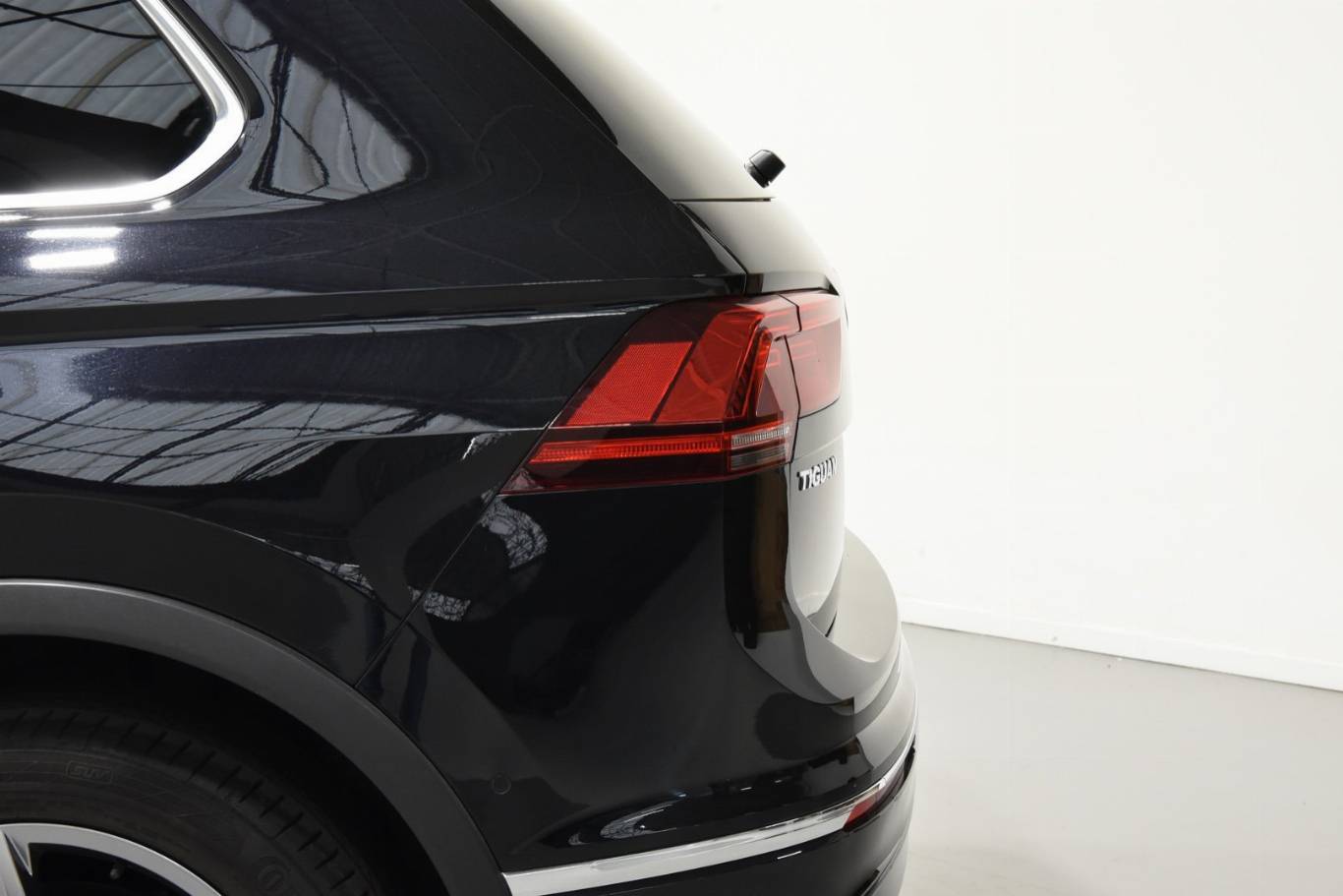 VOLKSWAGEN Tiguan 40