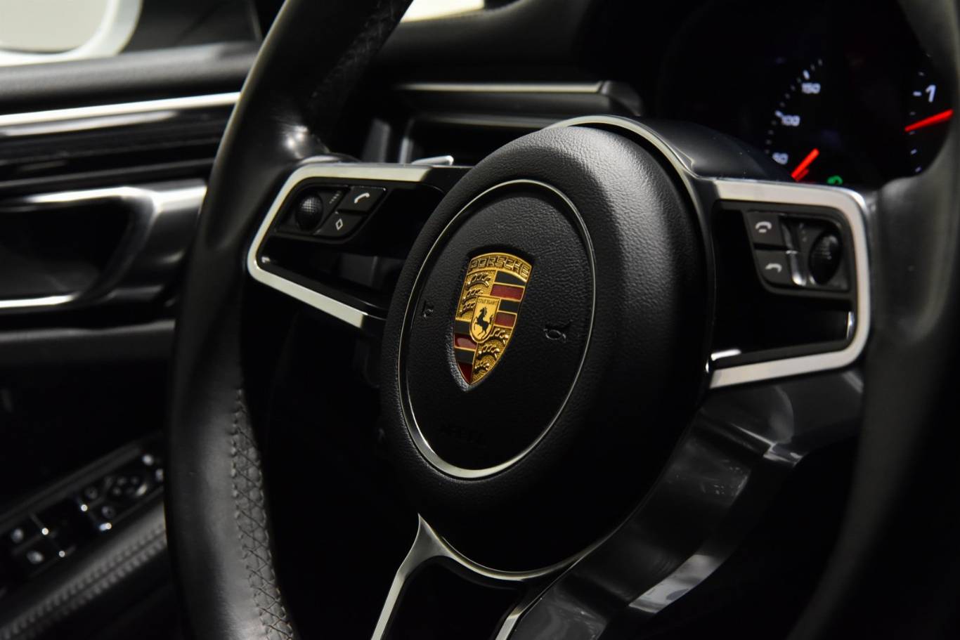 PORSCHE Macan 52