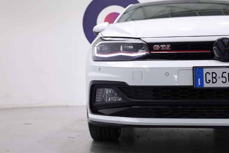 VOLKSWAGEN Polo 42