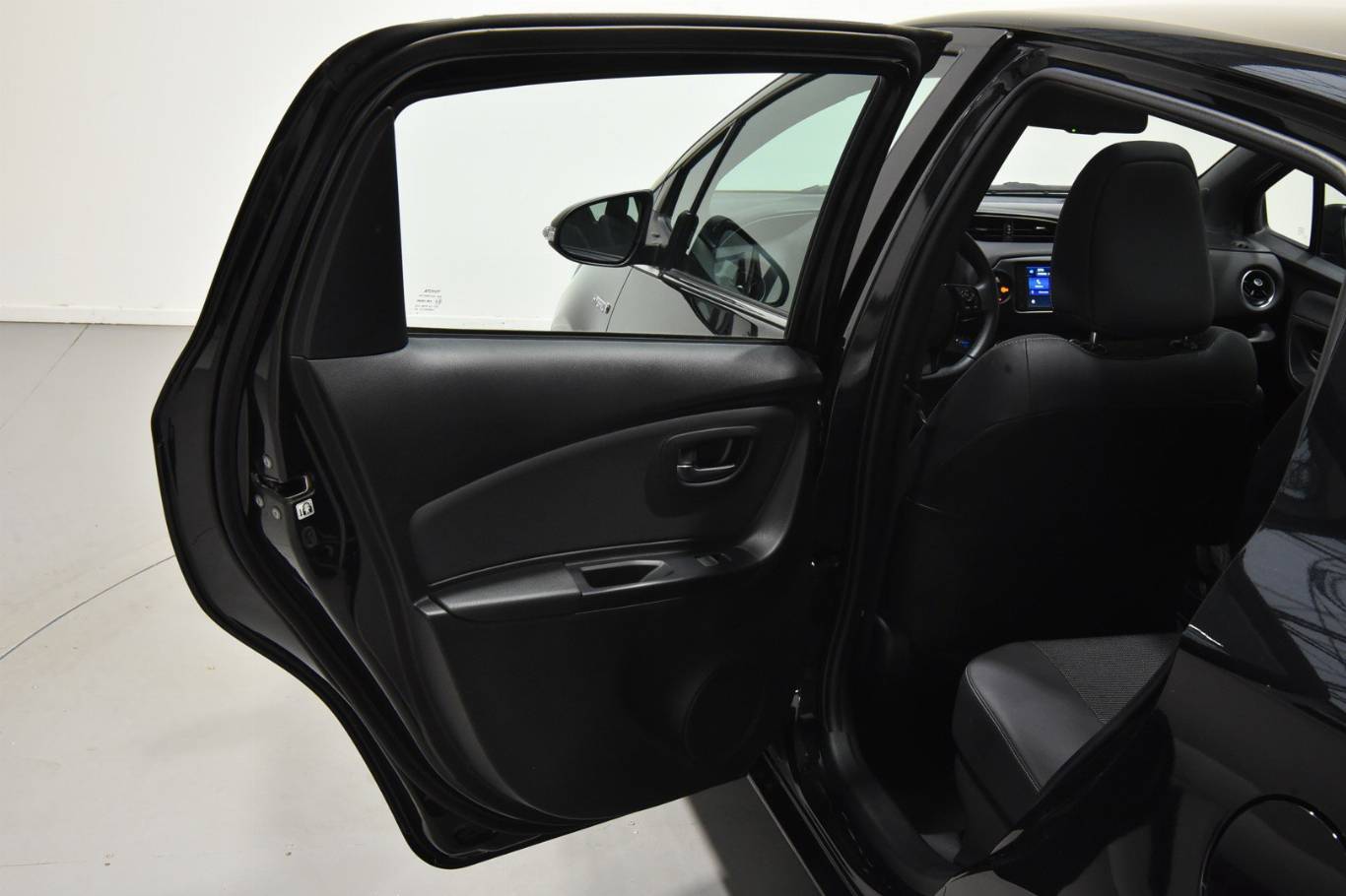 TOYOTA Yaris 16