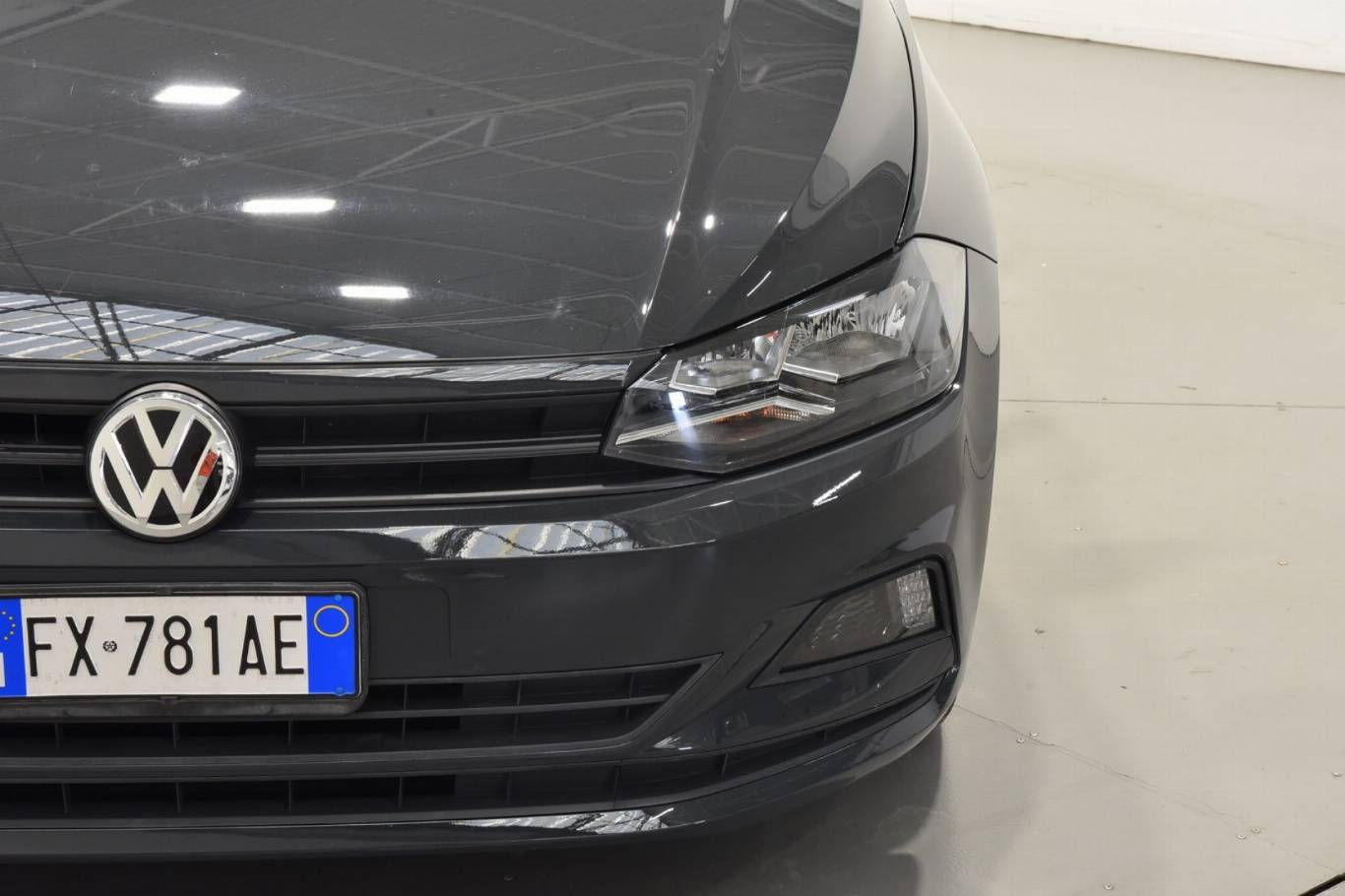 VOLKSWAGEN Polo 24