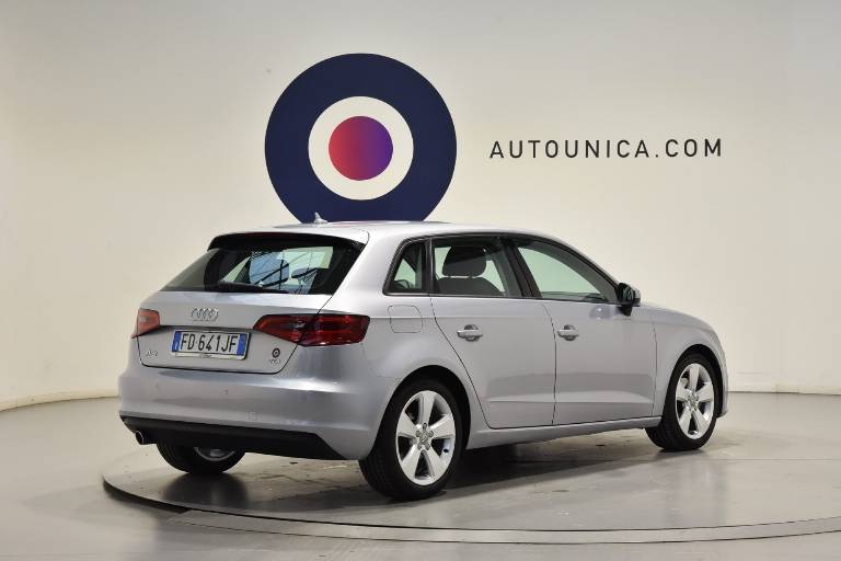 AUDI A3 8