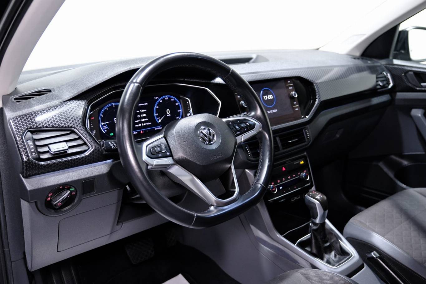 VOLKSWAGEN T-Cross 5