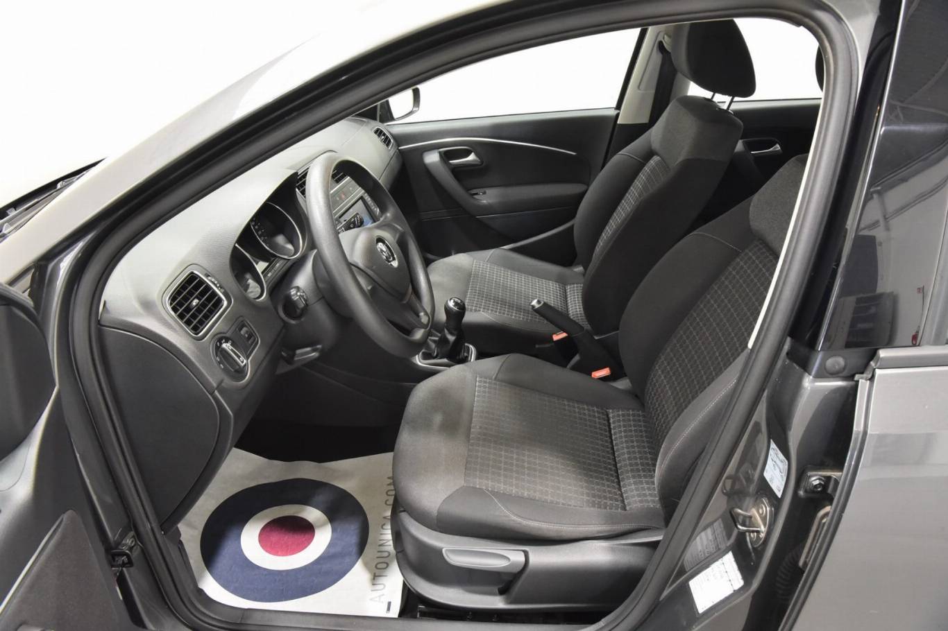 VOLKSWAGEN Polo 4