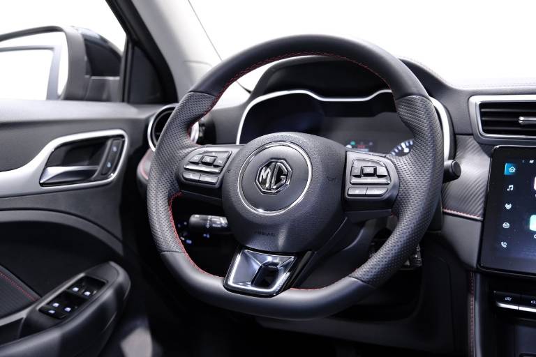 MG ZS 39