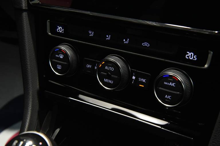 VOLKSWAGEN Golf 41