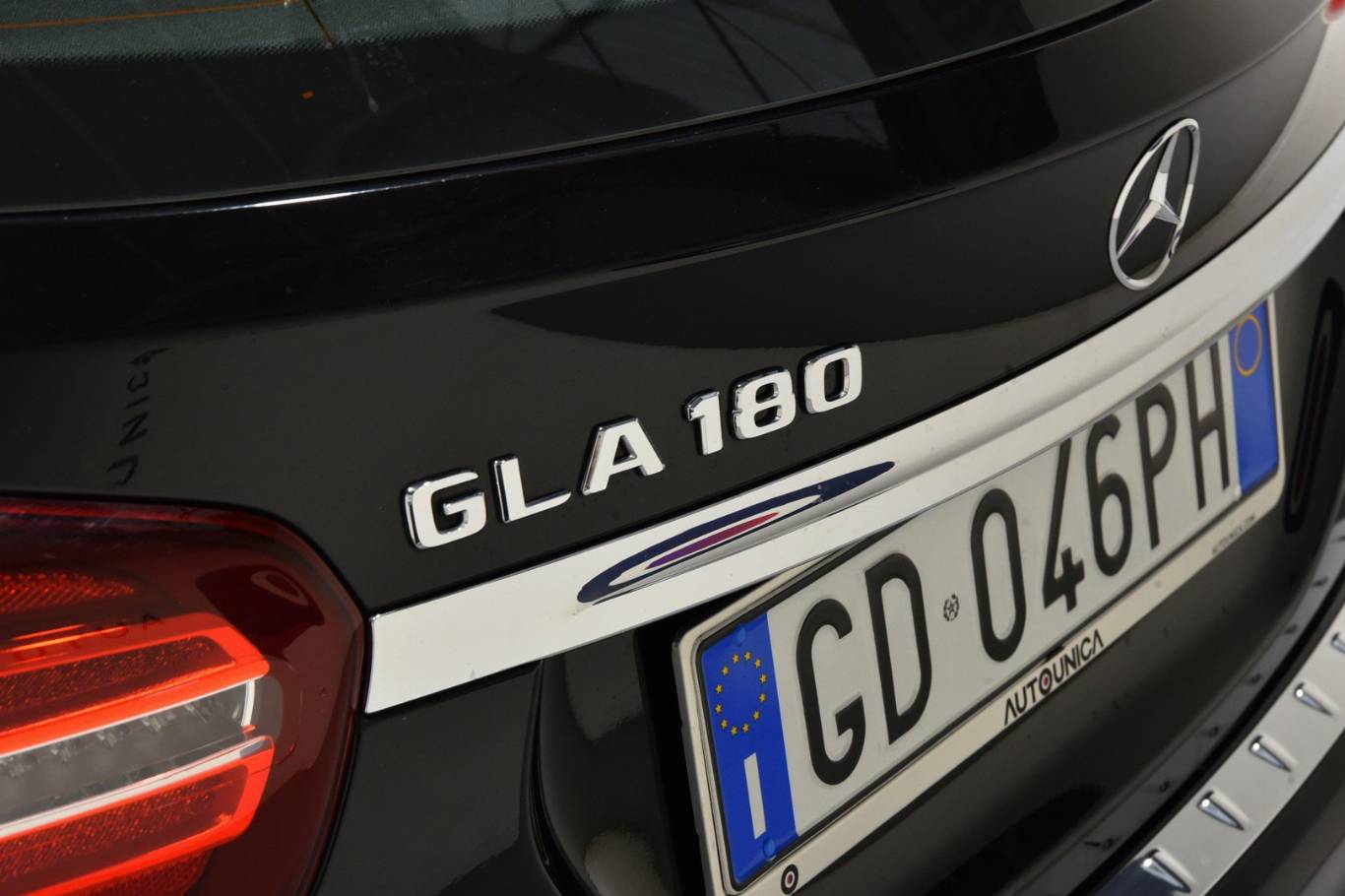 MERCEDES-BENZ GLA 180 46