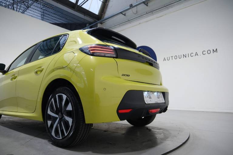 PEUGEOT 208 43