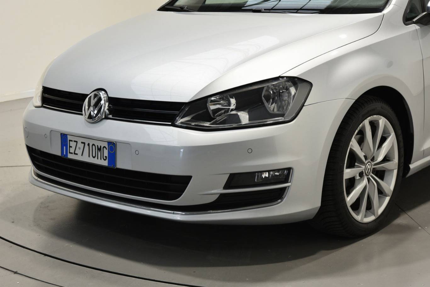 VOLKSWAGEN Golf 53