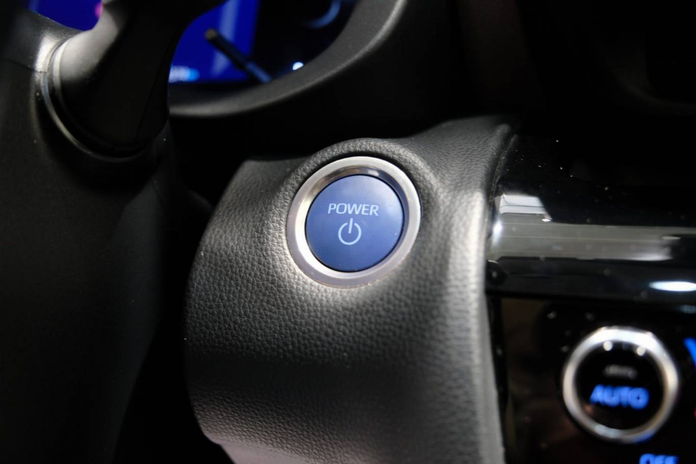 TOYOTA Yaris Cross 27