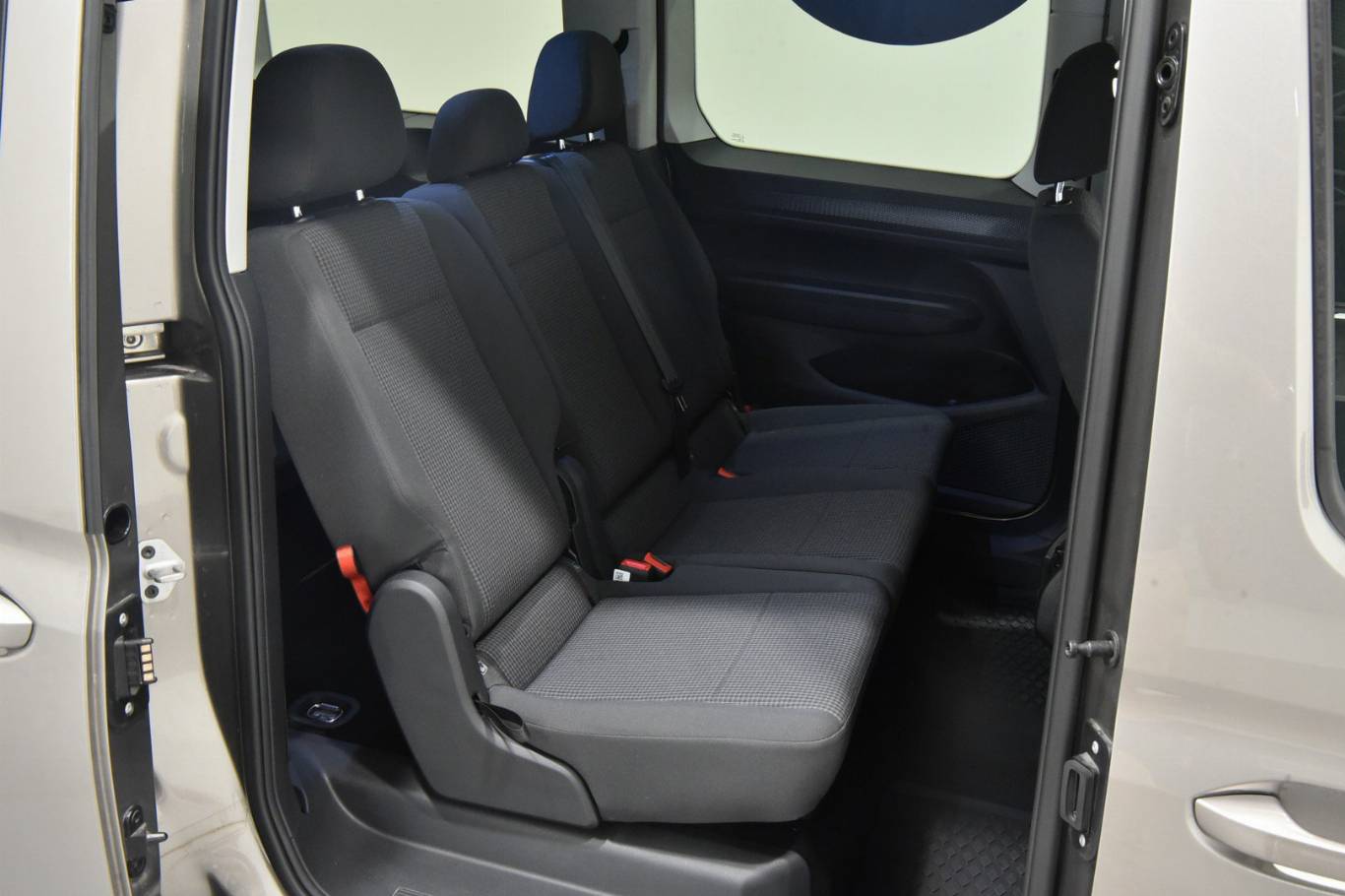 VOLKSWAGEN Caddy 38