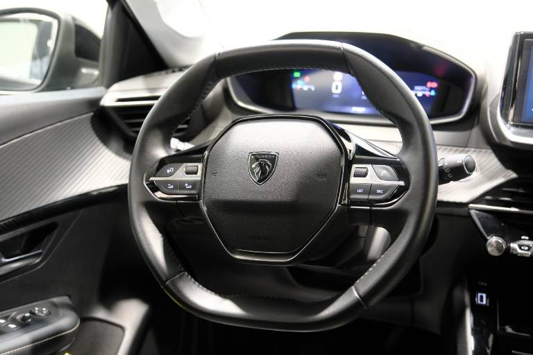PEUGEOT 208 41
