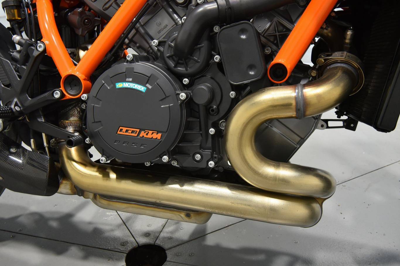 KTM 1290 Super Duke R 30