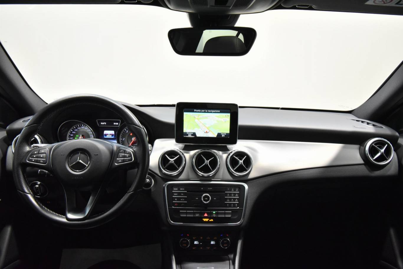 MERCEDES-BENZ GLA 200 22