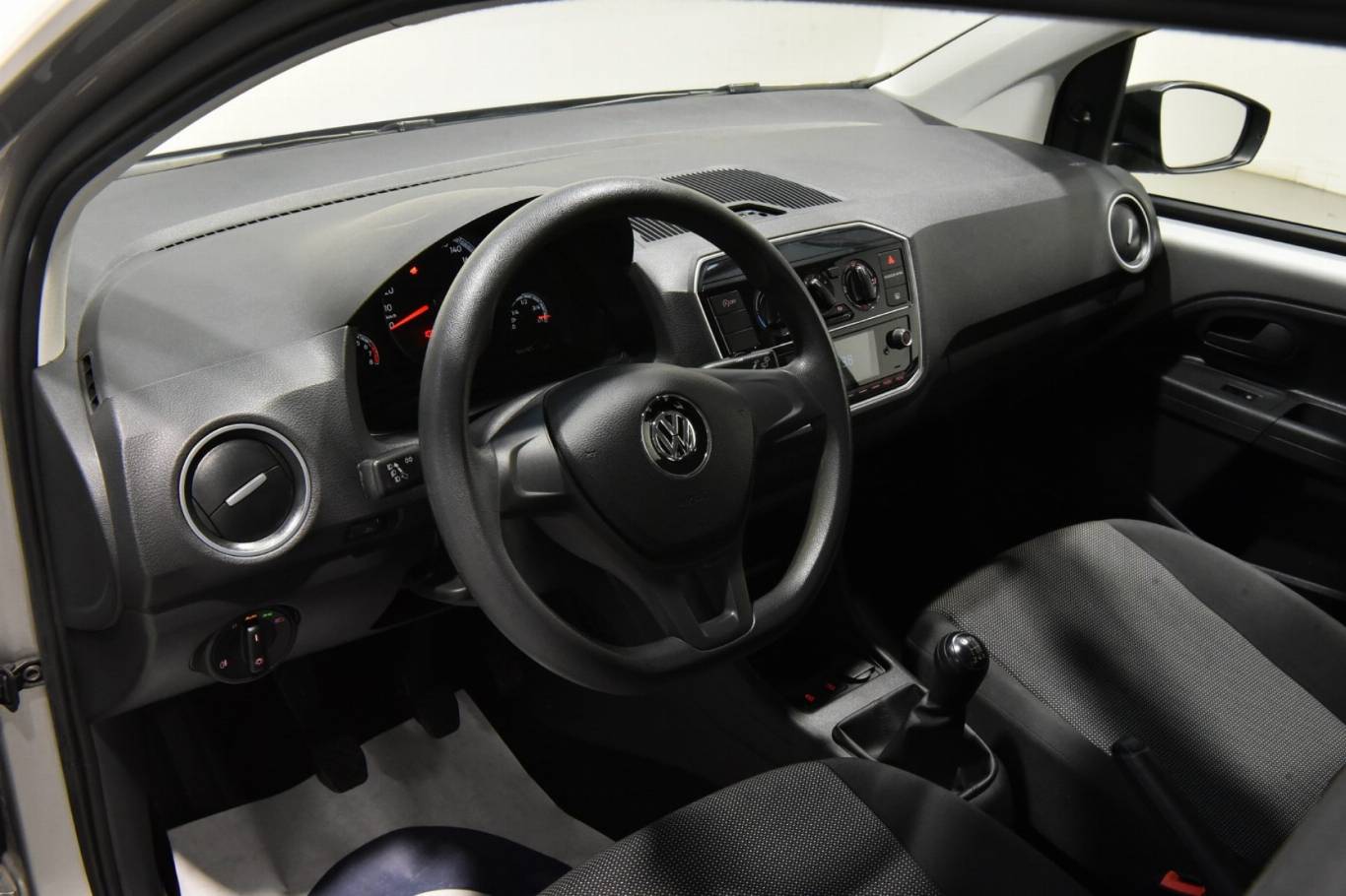 VOLKSWAGEN Up! 3