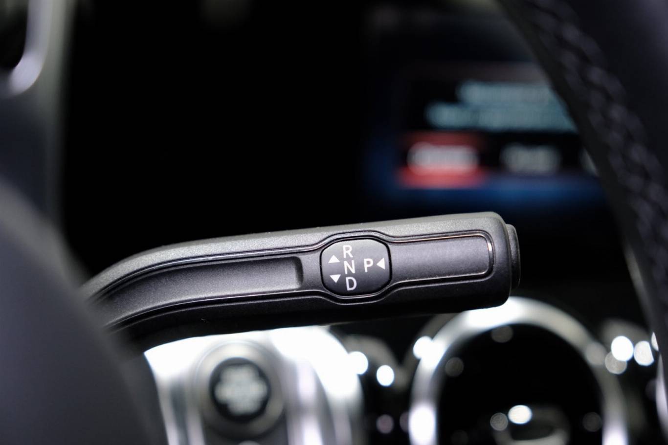 MERCEDES-BENZ GLB 200 21