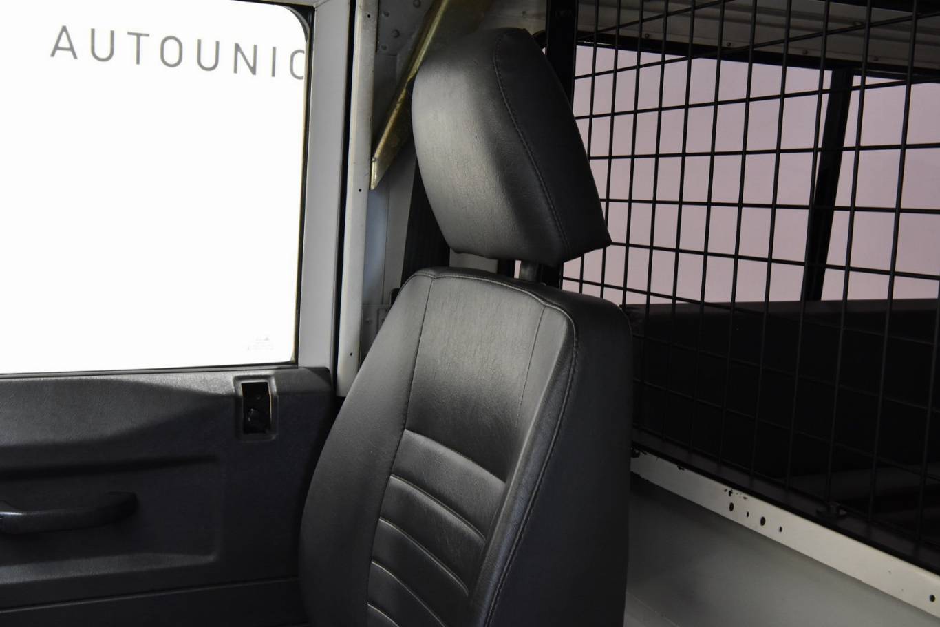 LAND ROVER Defender 21