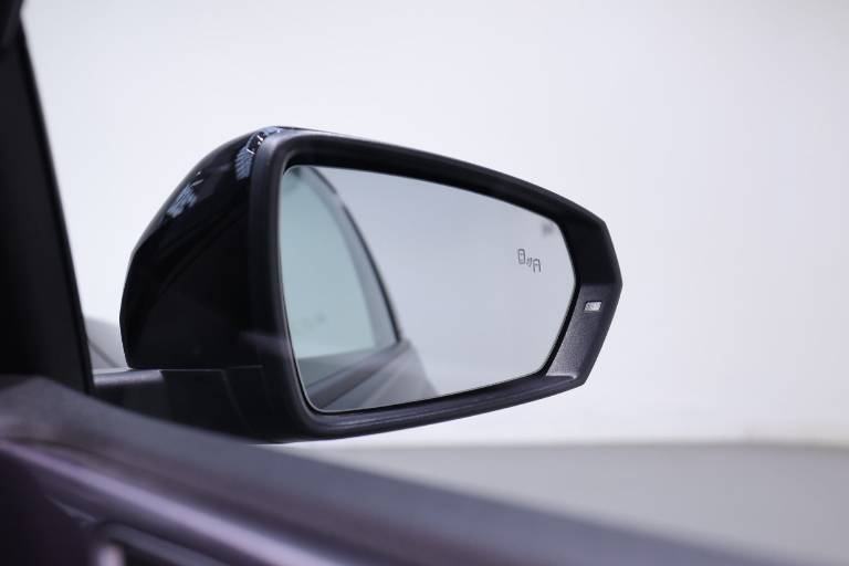 VOLKSWAGEN Polo 42