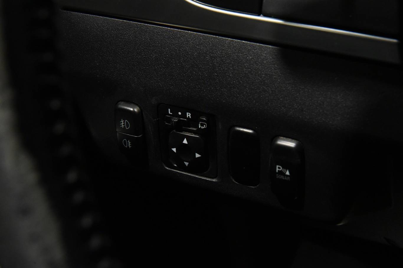 MITSUBISHI Pajero 25