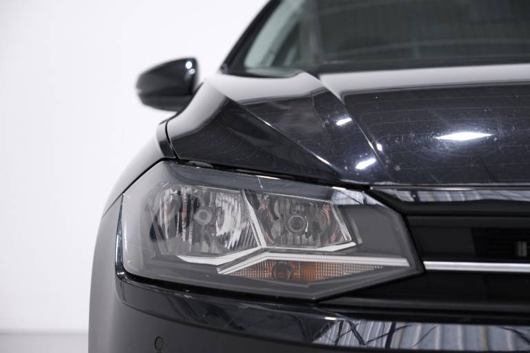 VOLKSWAGEN Polo 13