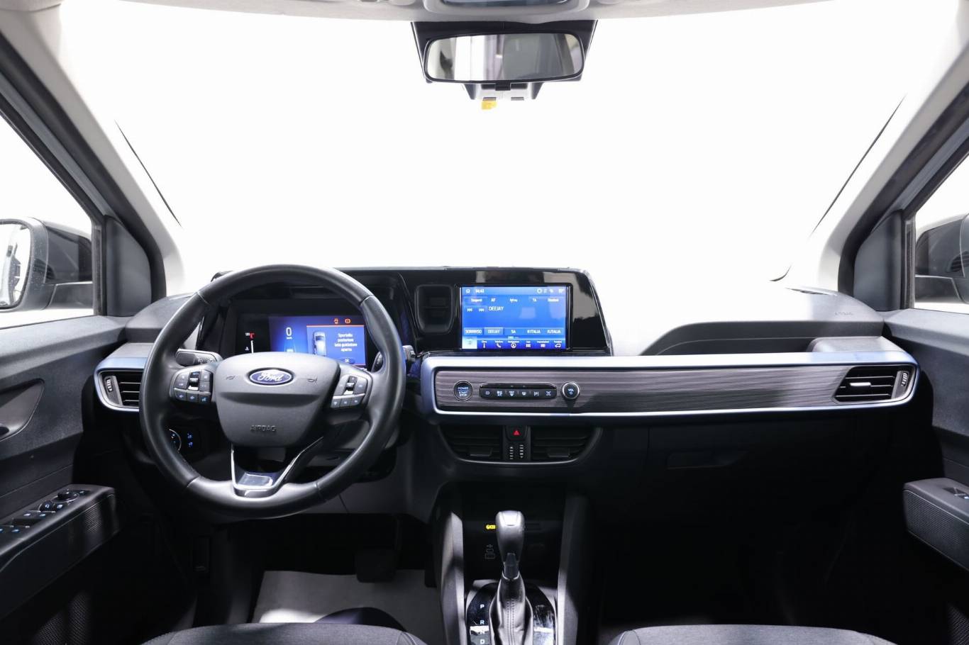 FORD Tourneo Courier 10