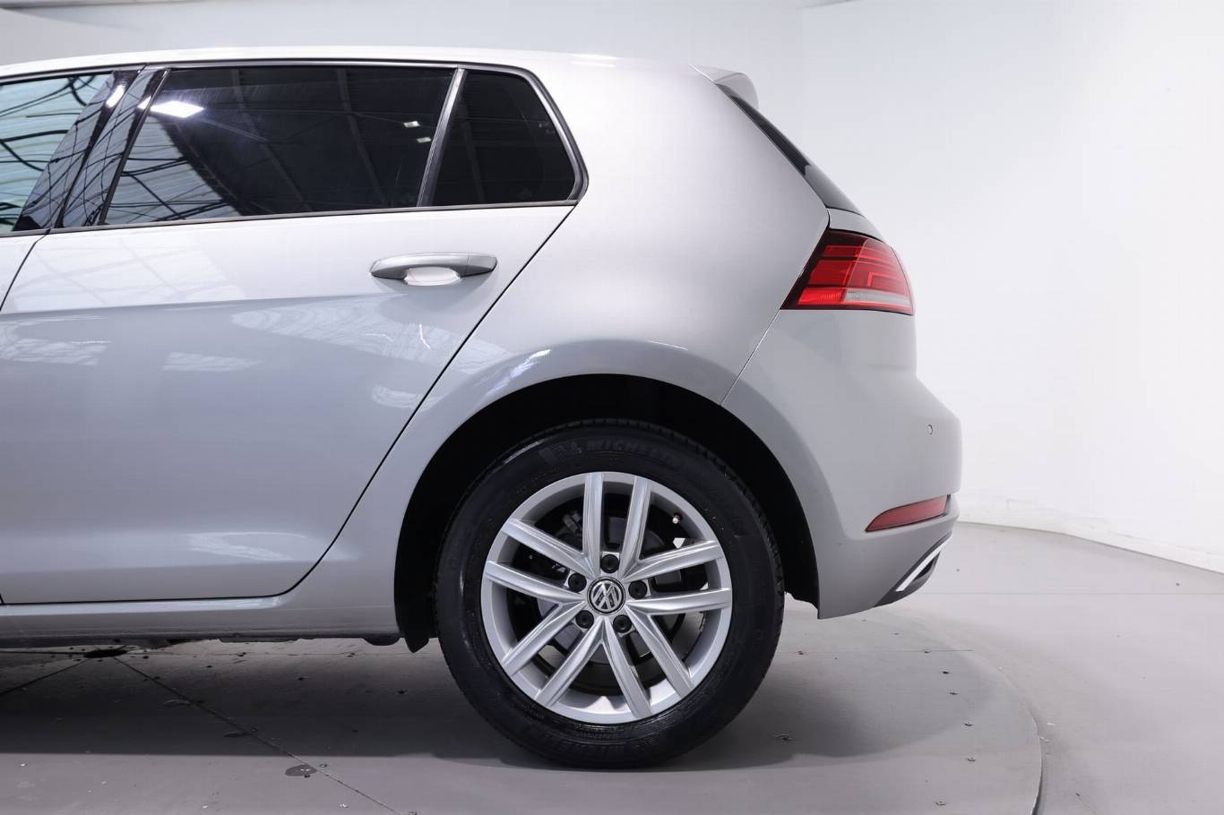 VOLKSWAGEN Golf 39