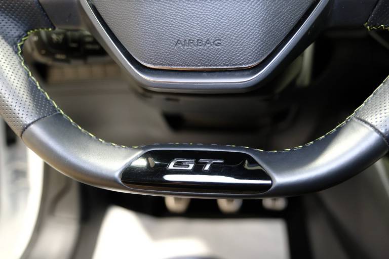 PEUGEOT 208 23