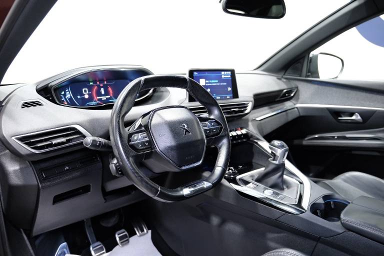 PEUGEOT 3008 5