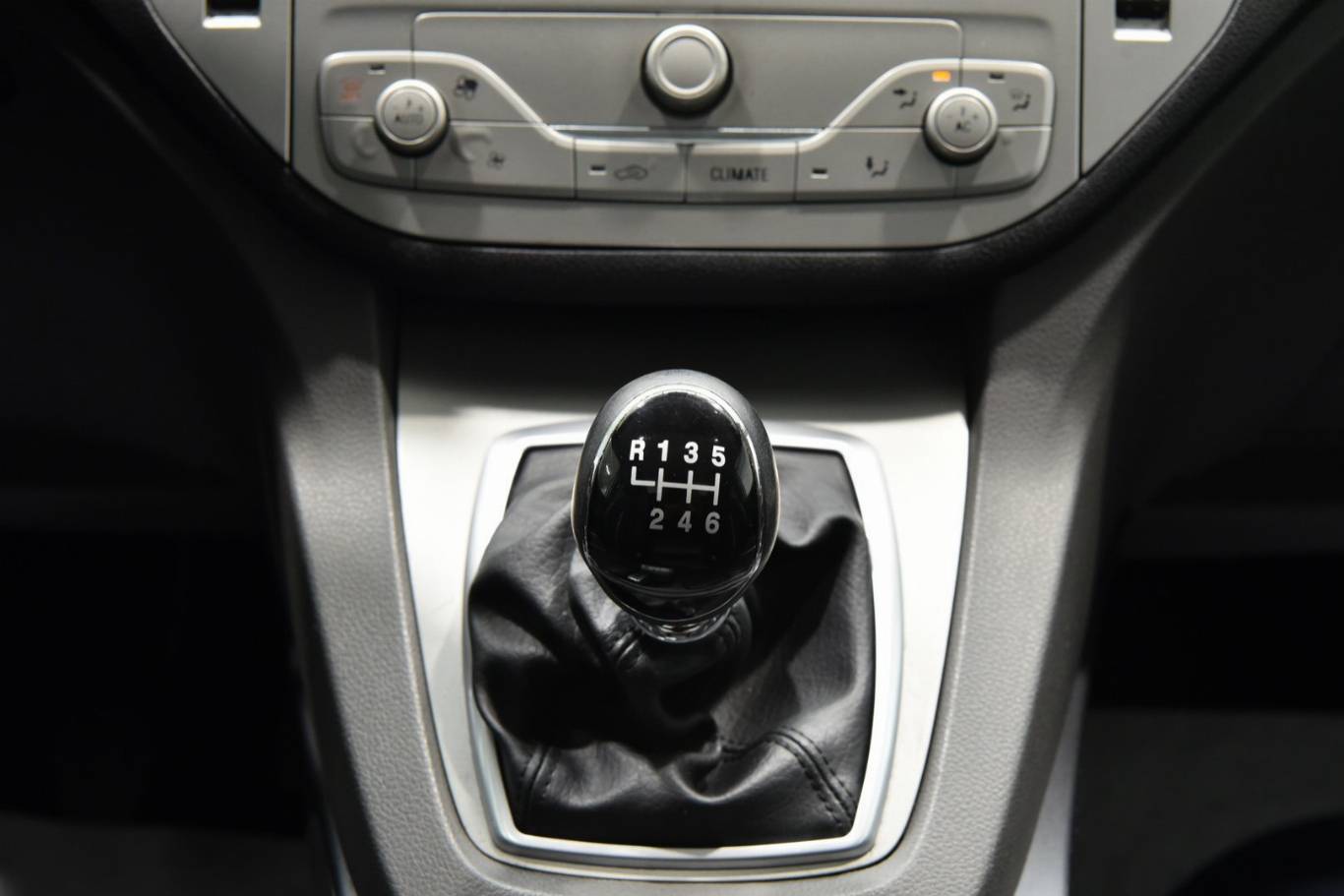 FORD Kuga 8