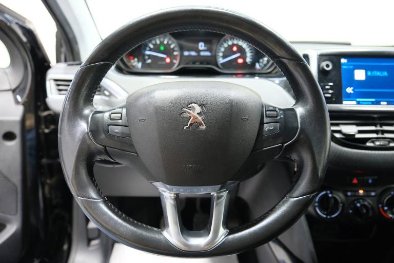 PEUGEOT 2008 7