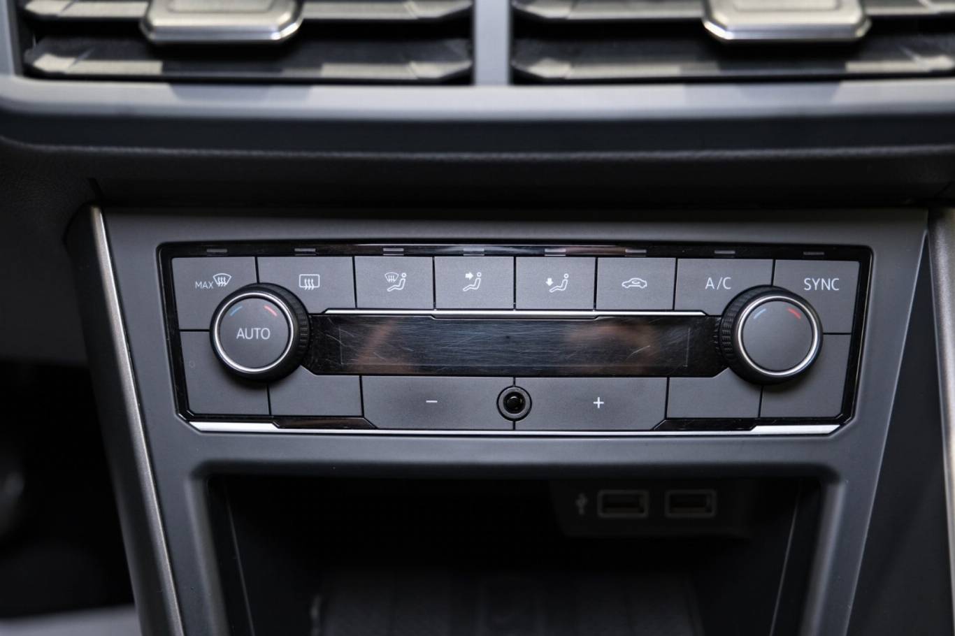 VOLKSWAGEN Polo 24