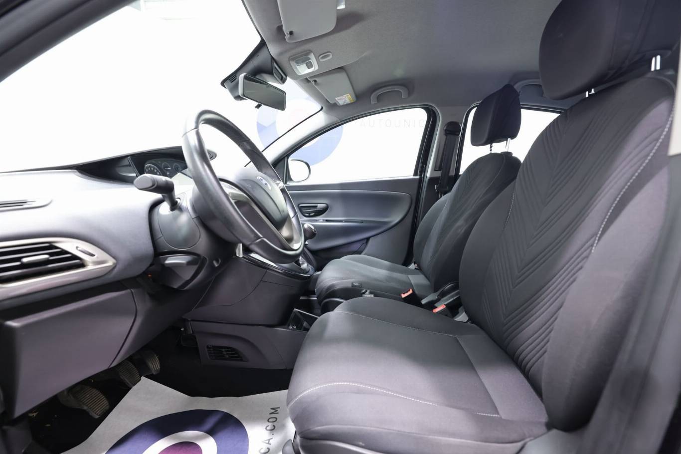 LANCIA Ypsilon 12