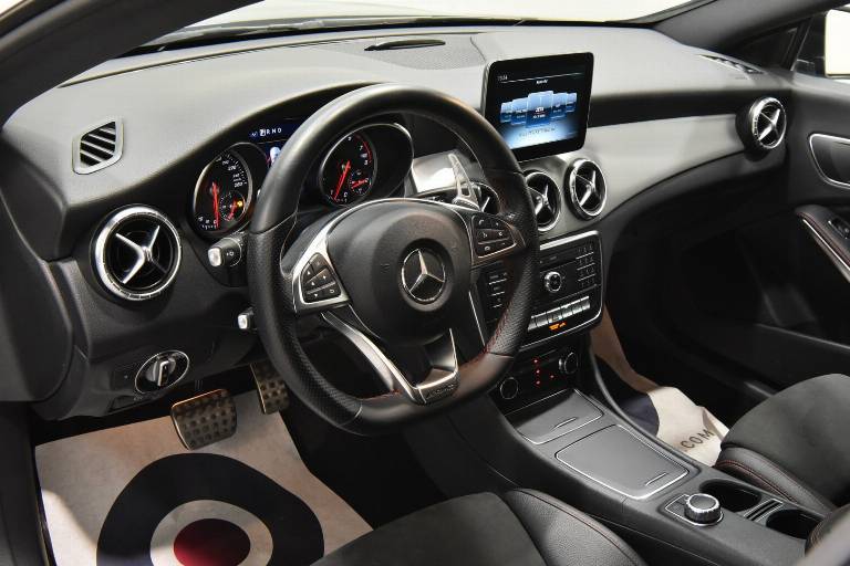 MERCEDES-BENZ CLA 180 3