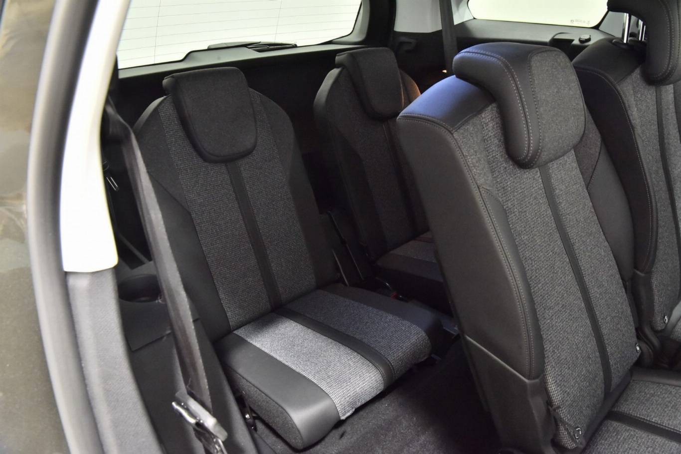 PEUGEOT 5008 28