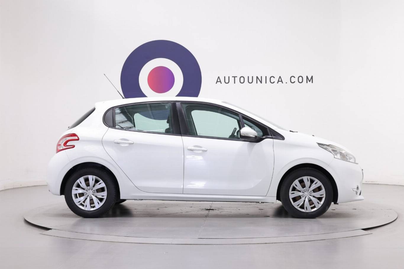 PEUGEOT 208 4