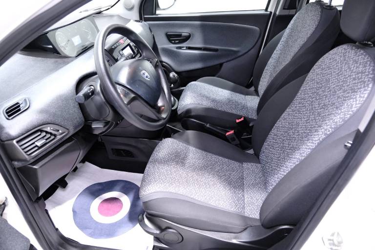 LANCIA Ypsilon 19