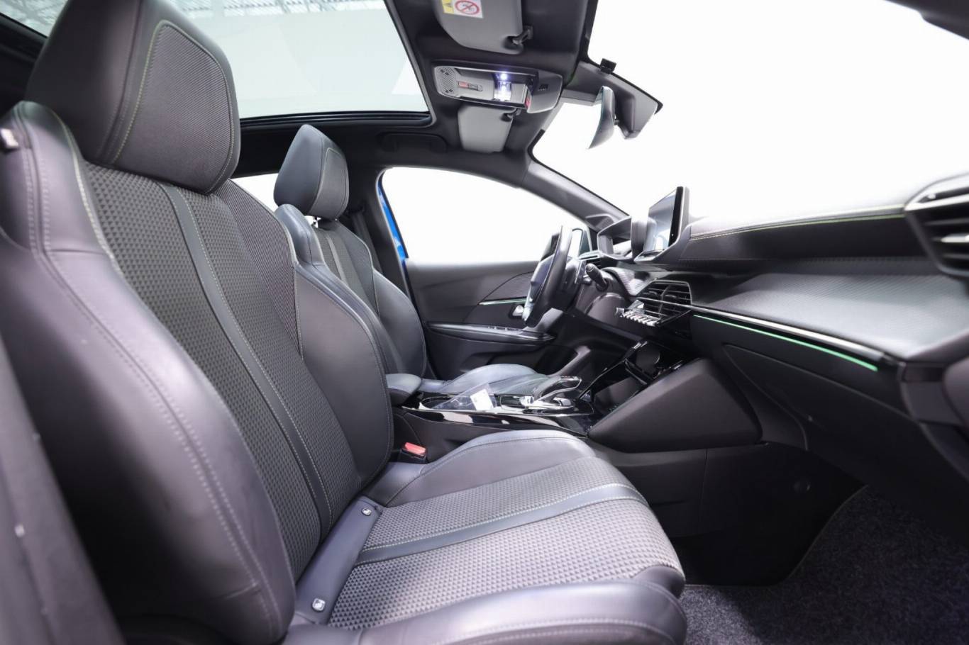 PEUGEOT 208 53