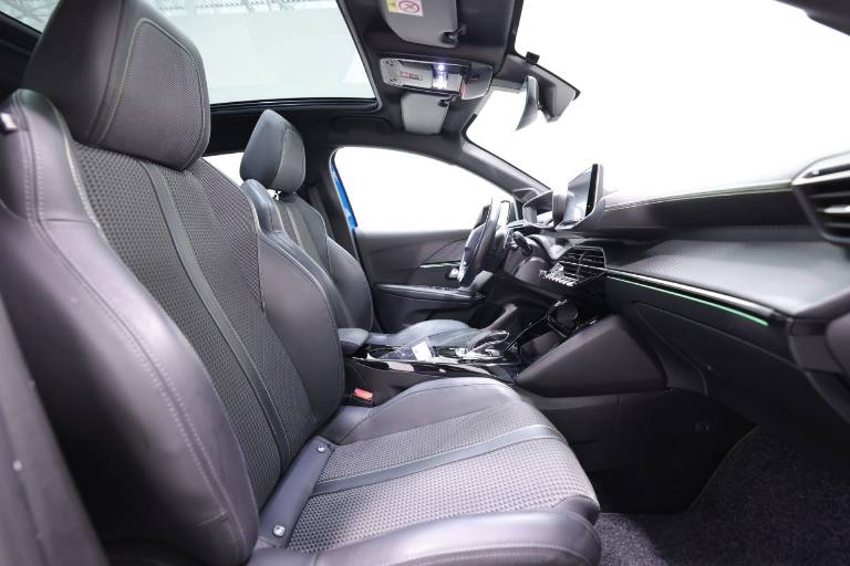PEUGEOT 208 53