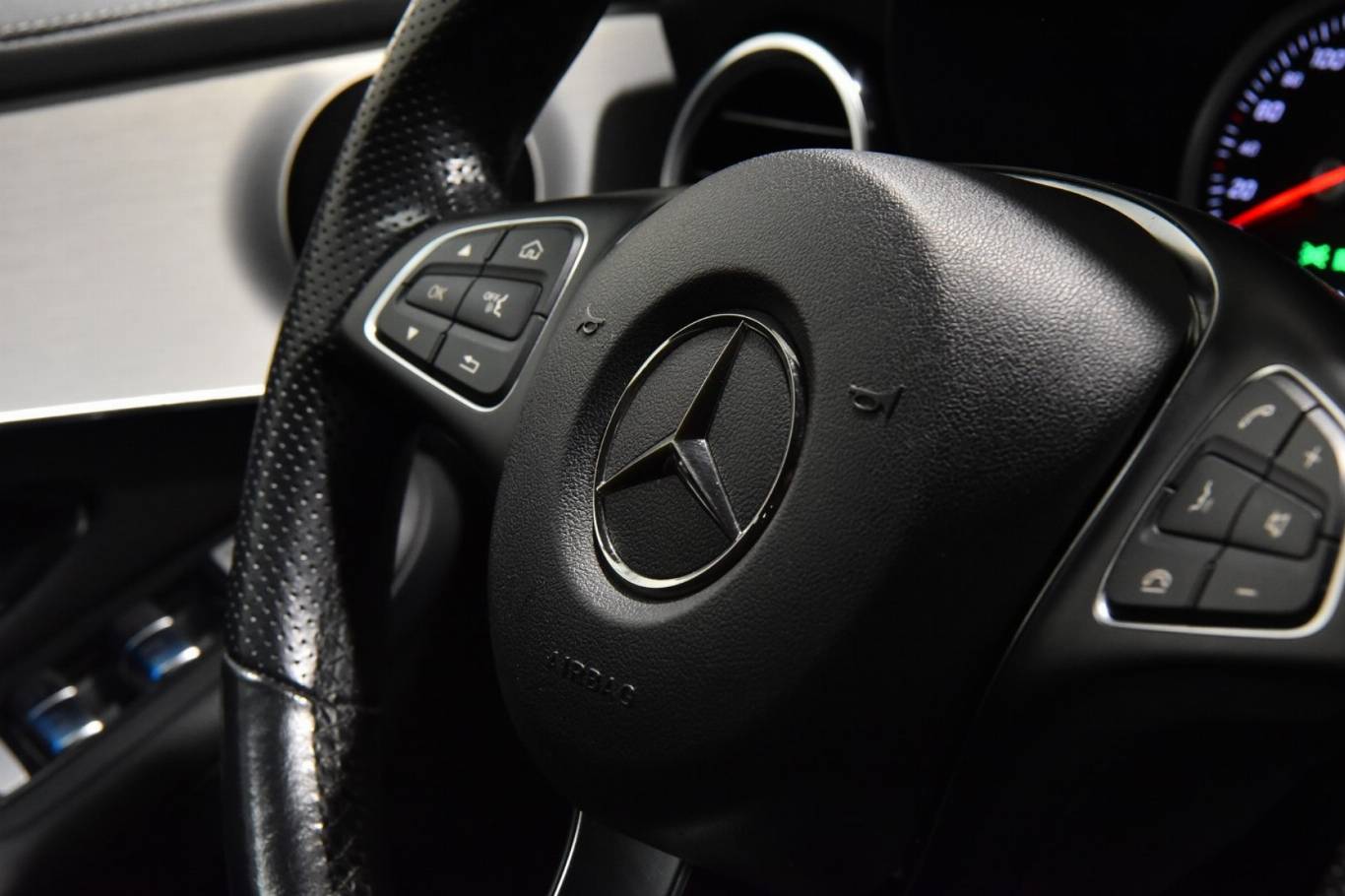 MERCEDES-BENZ GLC 250 31