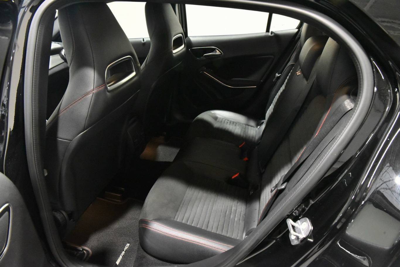 MERCEDES-BENZ GLA 180 38