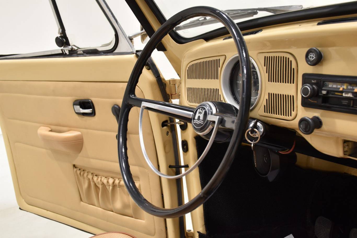 VOLKSWAGEN Maggiolino 23