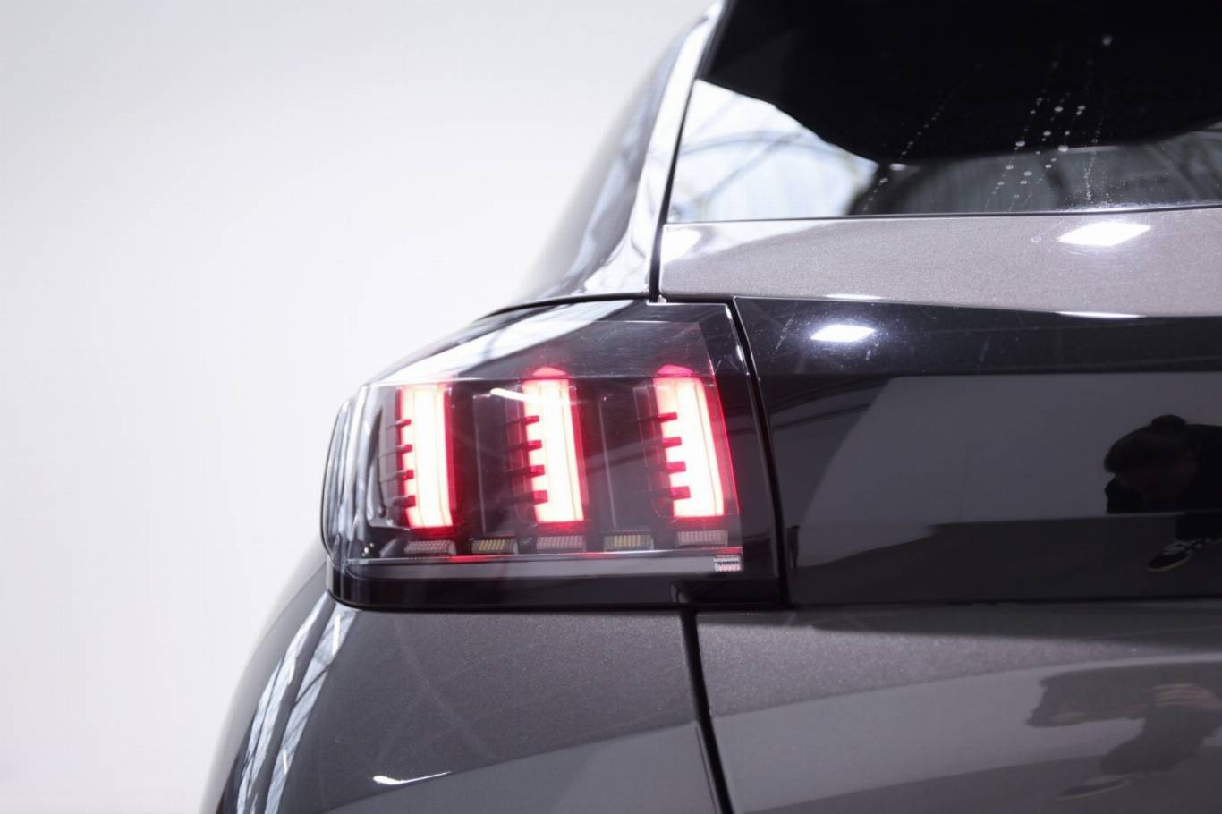 PEUGEOT 208 44