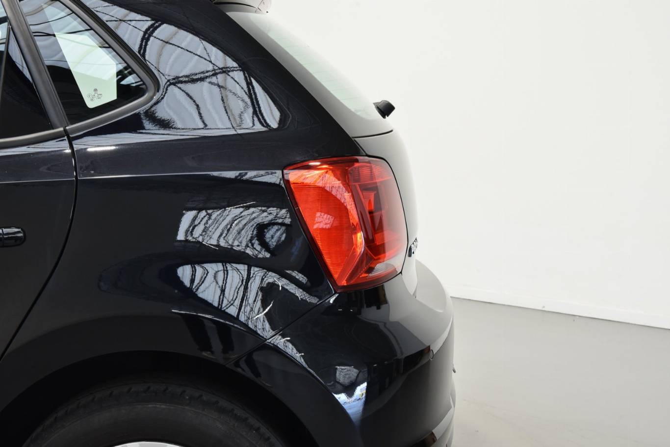 VOLKSWAGEN Polo 40