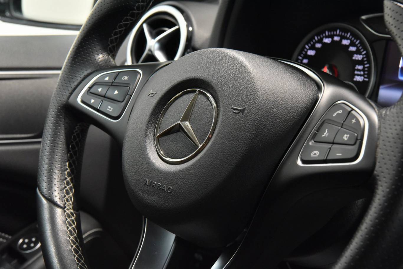 MERCEDES-BENZ B 200 23