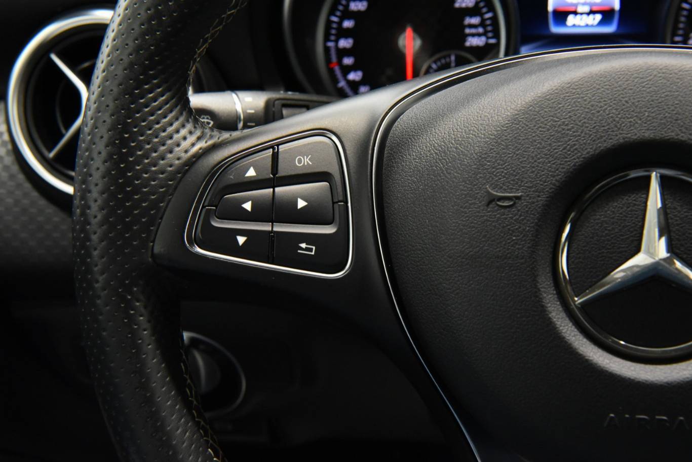 MERCEDES-BENZ A 180 7