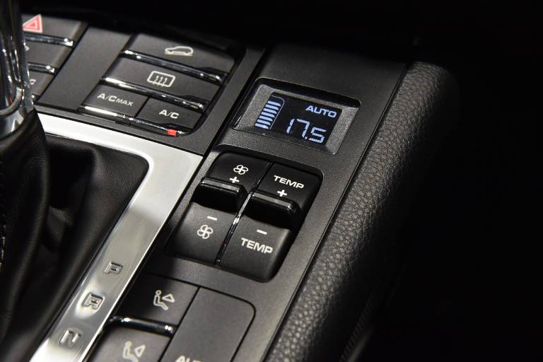 PORSCHE Macan 43