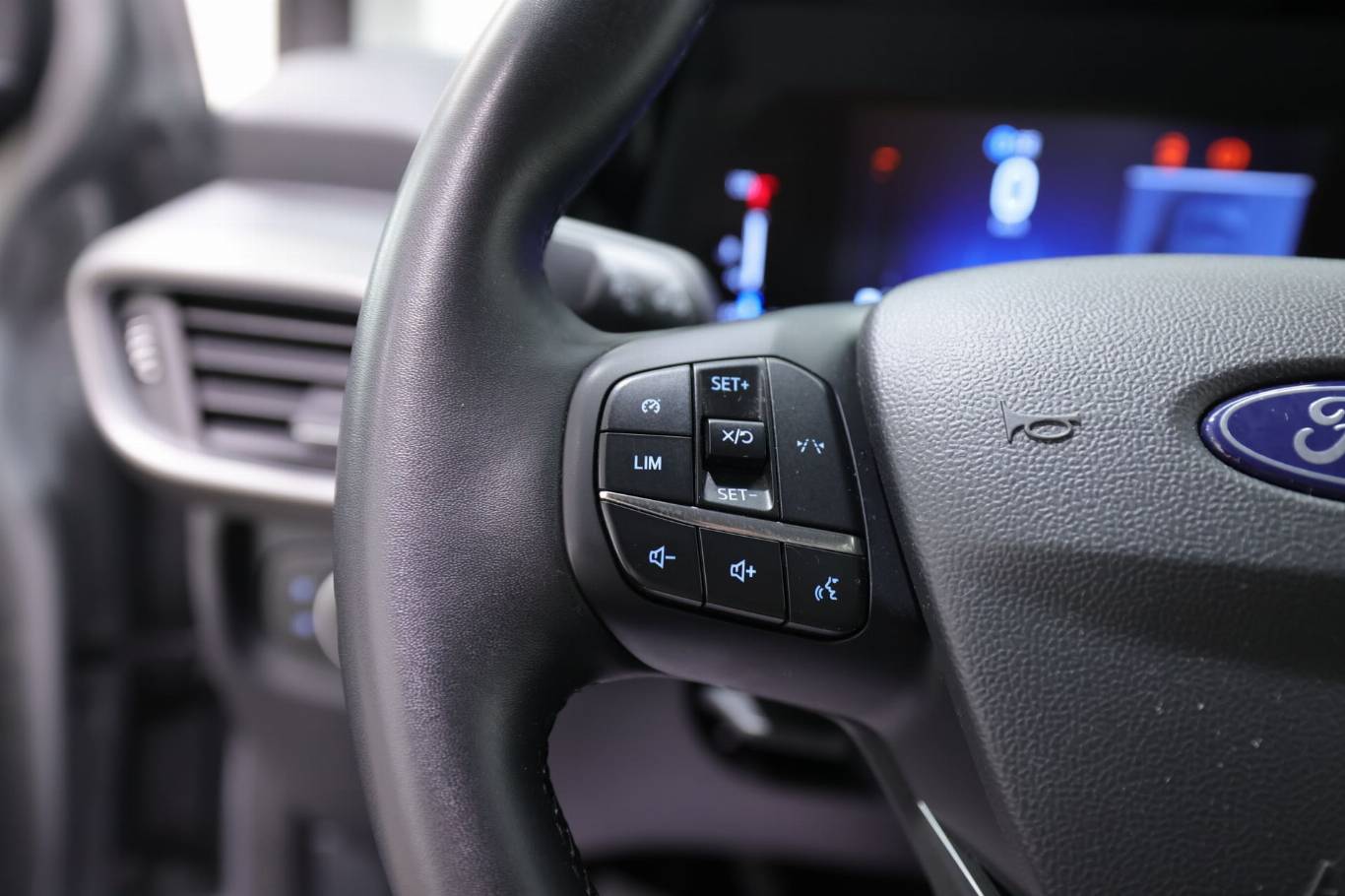 FORD Tourneo Courier 24