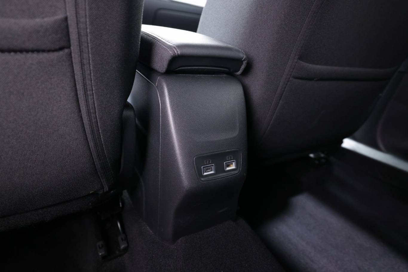 PEUGEOT 2008 36