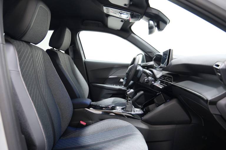 PEUGEOT 2008 47